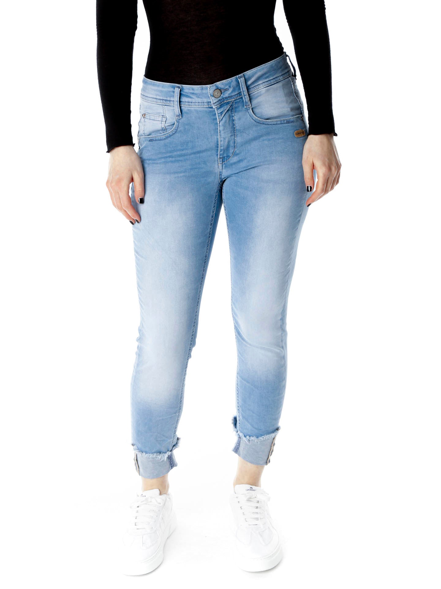 Amelie Fit Gang Relaxed Cropped Waist Mid Jeans